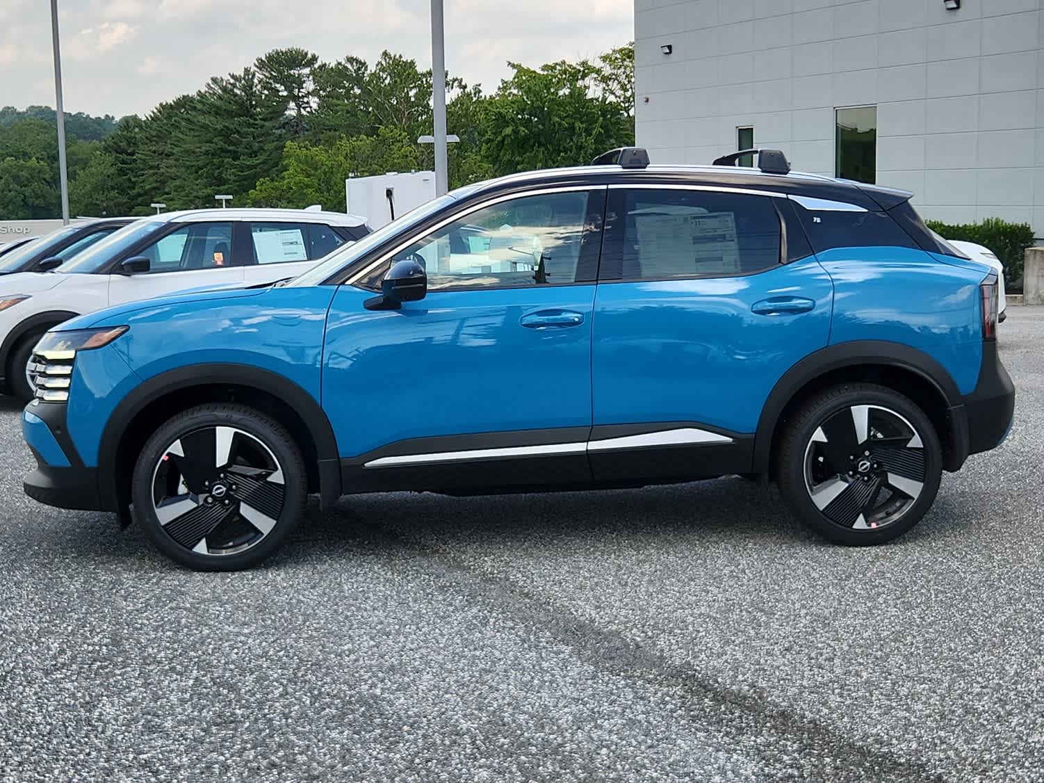 2025 Nissan Kicks SR photo 5