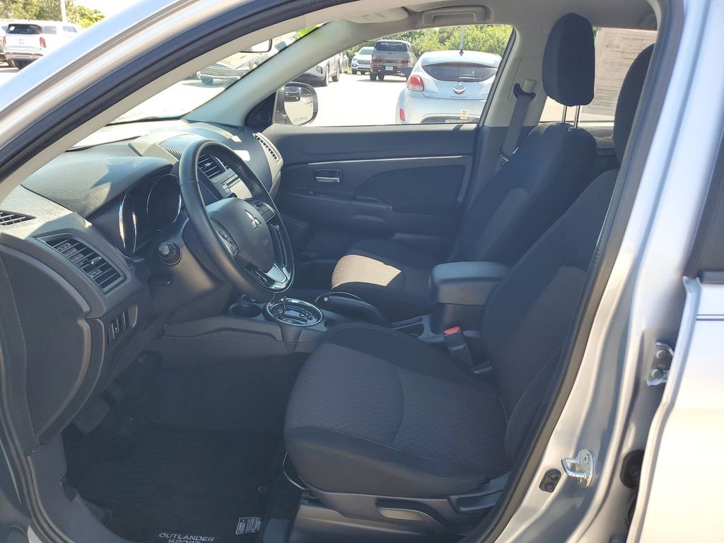 2017 Mitsubishi Outlander Sport SE photo 17