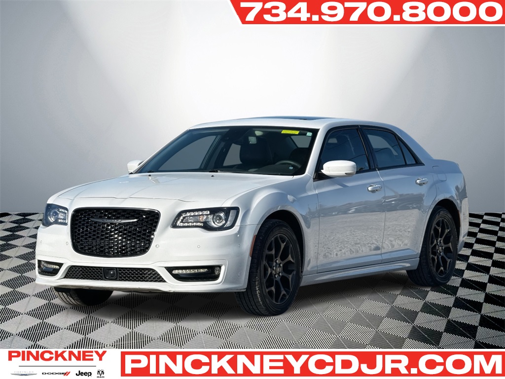 2023 Chrysler 300 Touring L's photo