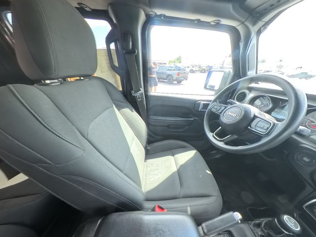 2020 Jeep Gladiator Sport photo 23