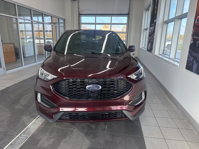 2023 Ford Edge ST photo 2