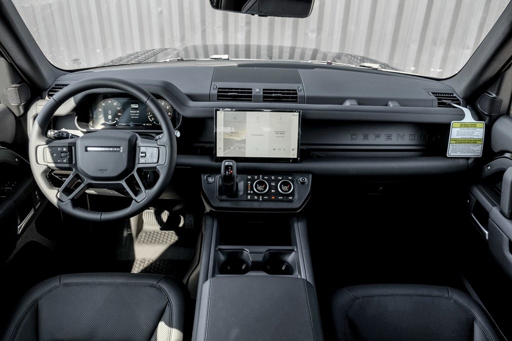 2025 Land Rover Defender 90 X-Dynamic SE photo 17