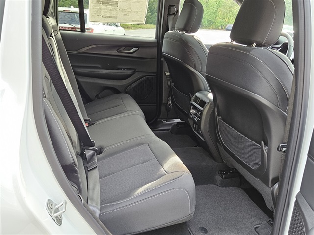 2025 Jeep Grand Cherokee Laredo X photo 12