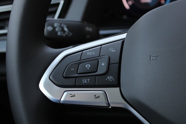 2025 Volkswagen Atlas Cross Sport SEL R-Line photo 8
