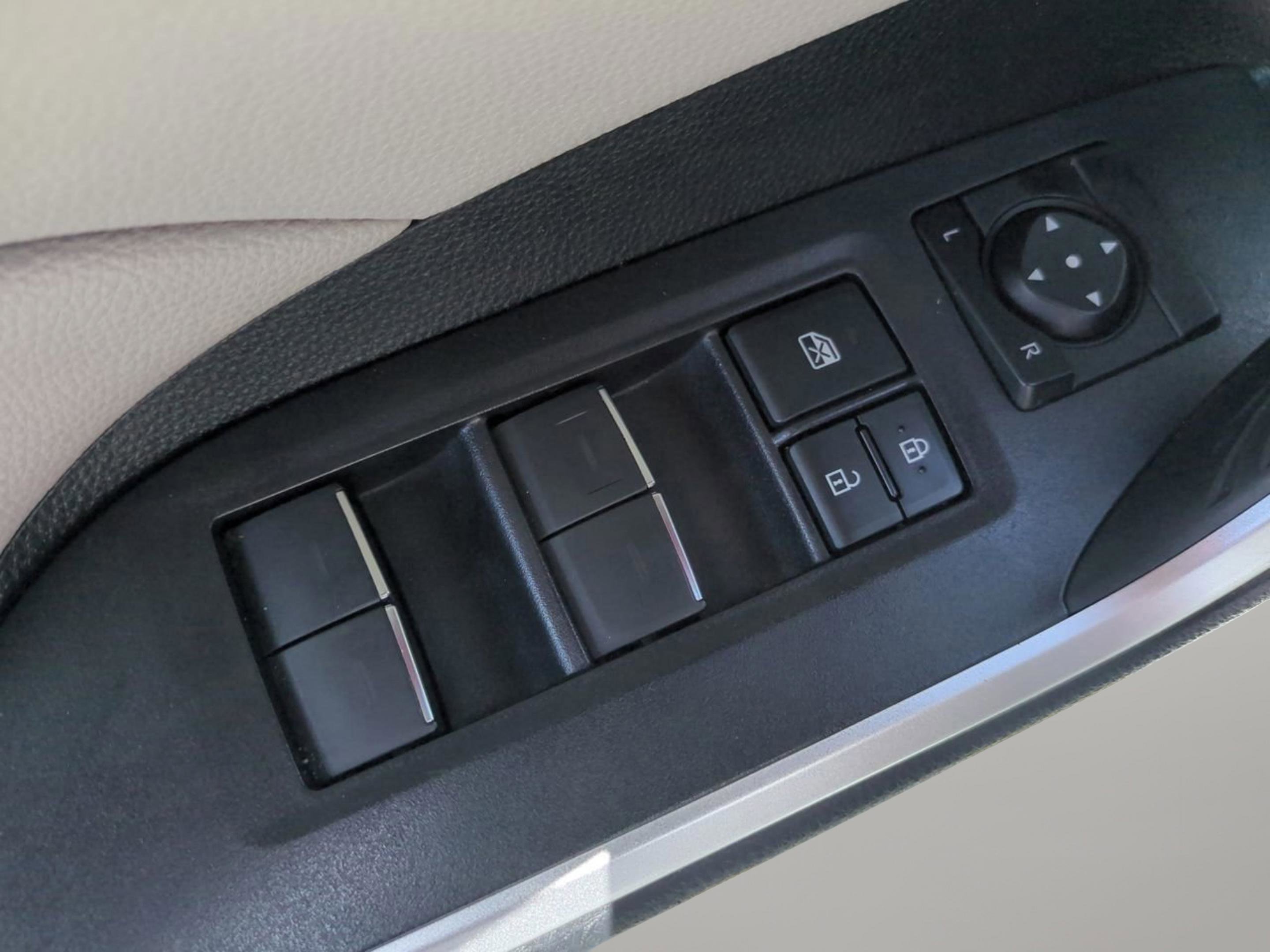 2022 Toyota RAV4 XLE Premium photo 24
