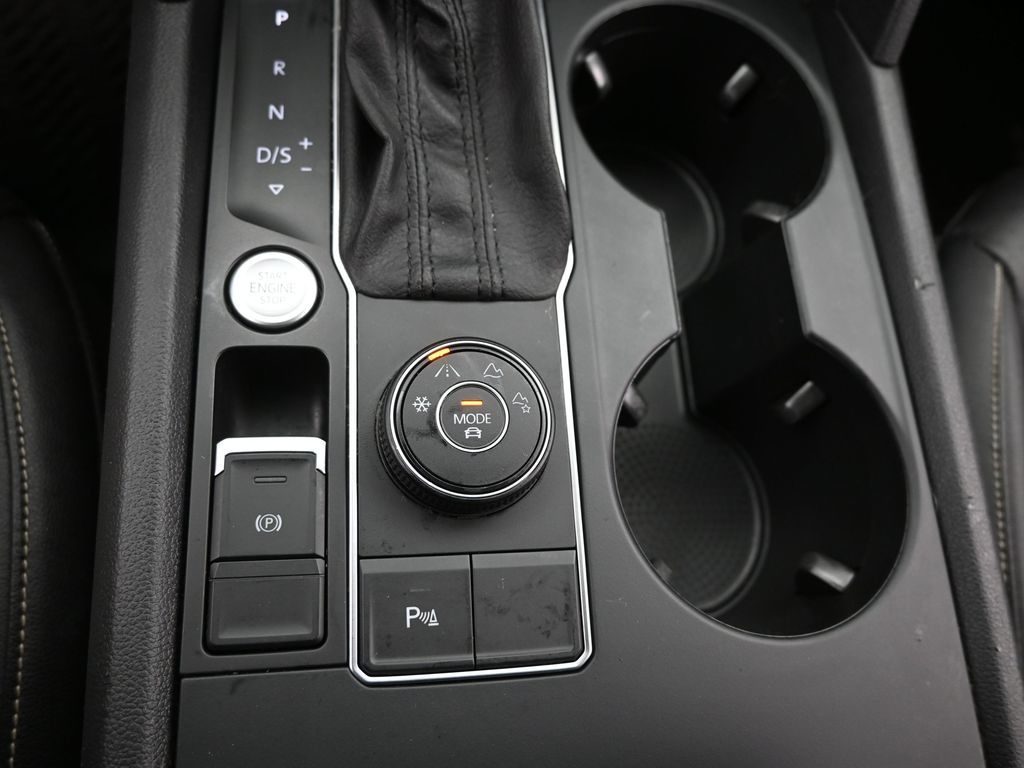 2021 Volkswagen Atlas V6 SE Technology R-Line photo 8