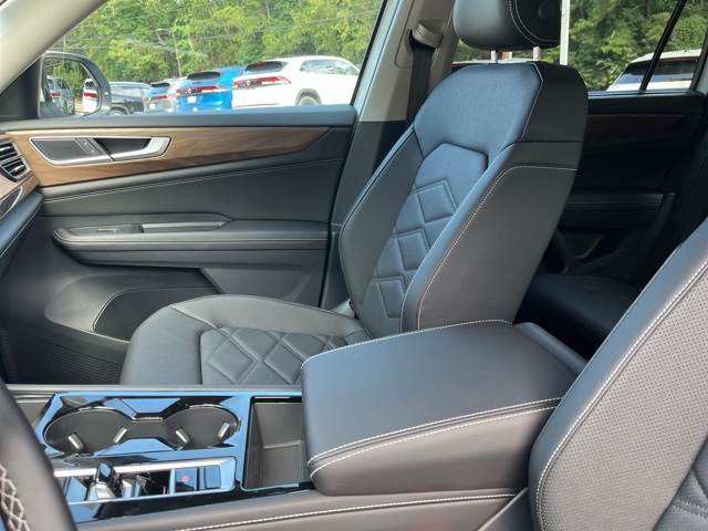 2025 Volkswagen Atlas SE Technology photo 10