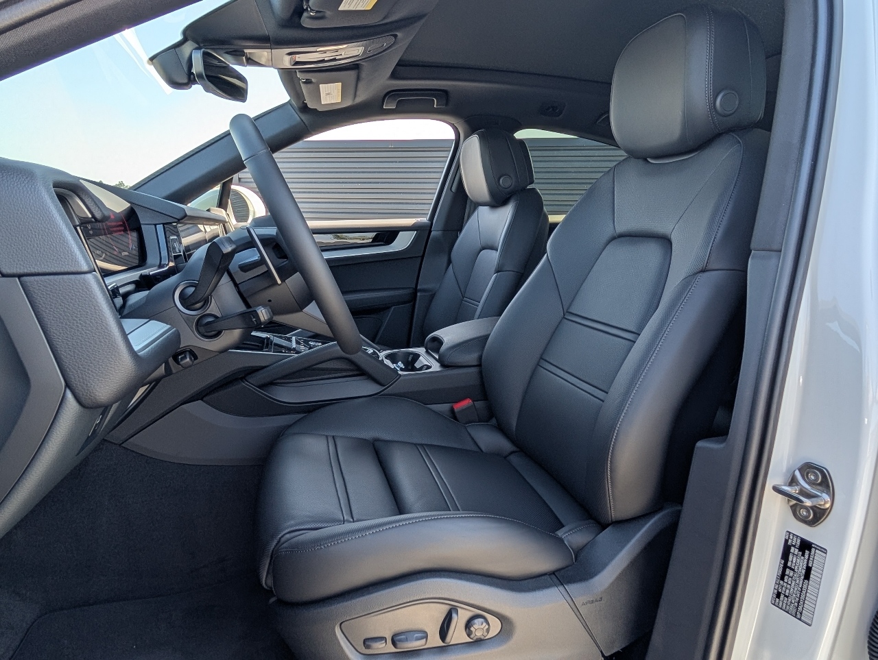 2025 Porsche Cayenne photo 5