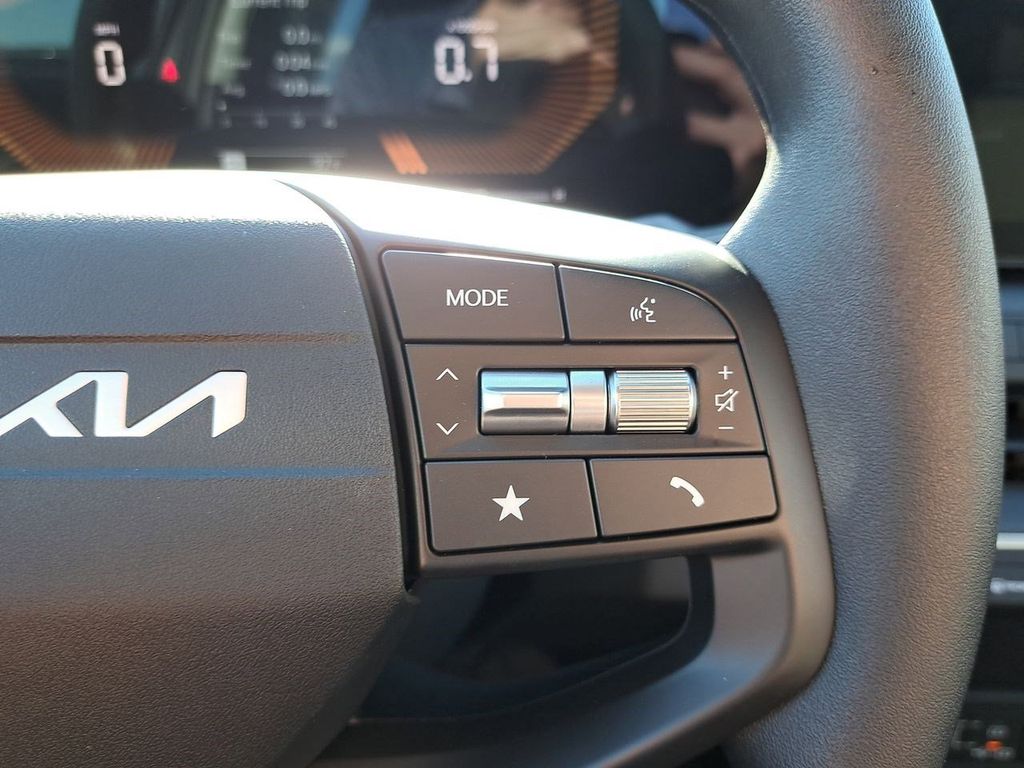 2025 Kia K4 LXS photo 25