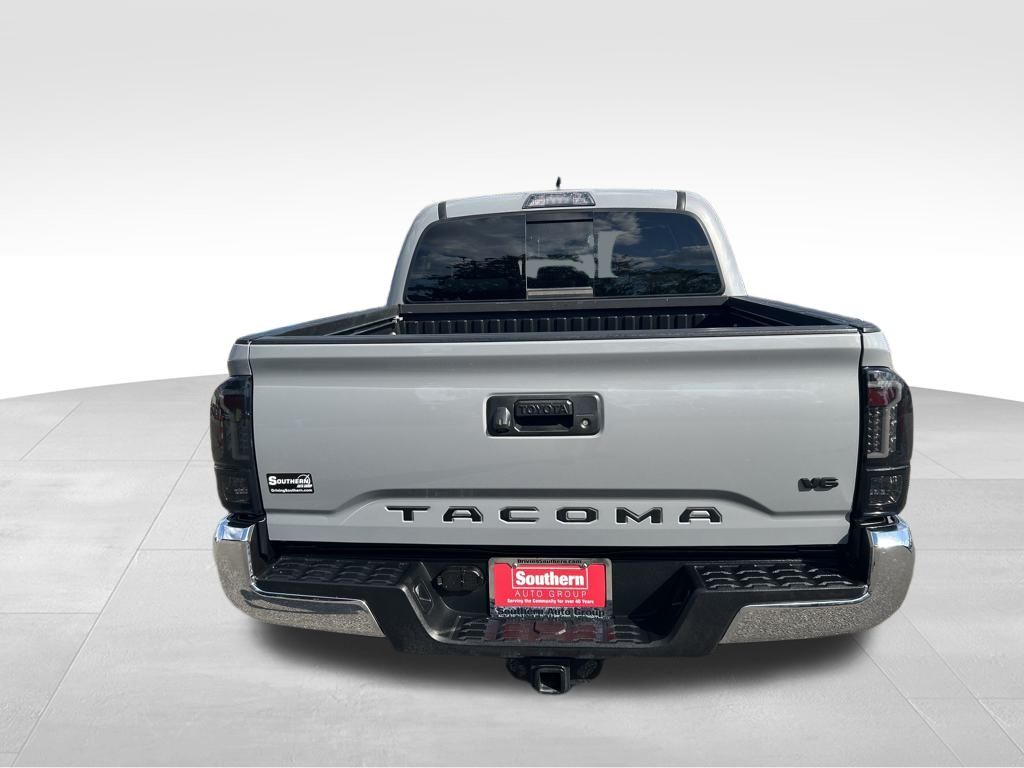 2020 Toyota Tacoma TRD Sport photo 4