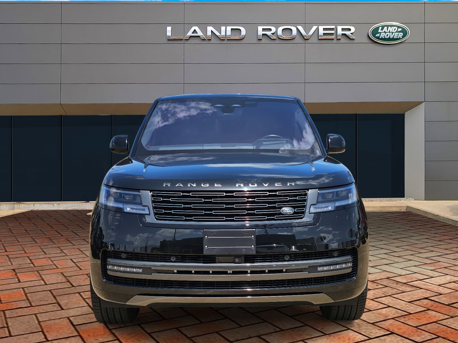 2023 Land Rover Range Rover SE photo 2