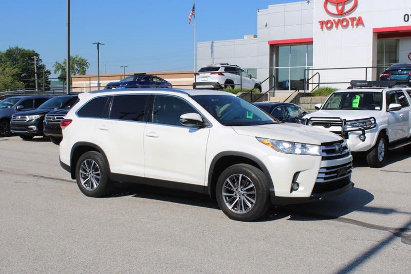 PreOwned 2019 Toyota Highlander XLE in Indianapolis C9419 O'Brien Toyota