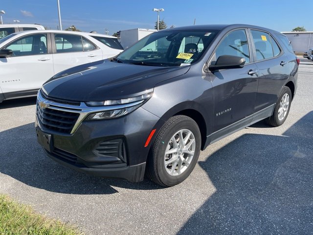 2022 Chevrolet Equinox LS photo 2