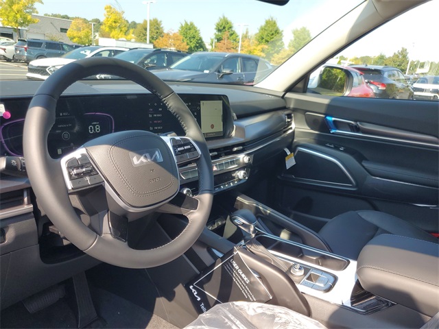 2025 Kia Telluride LX photo 13