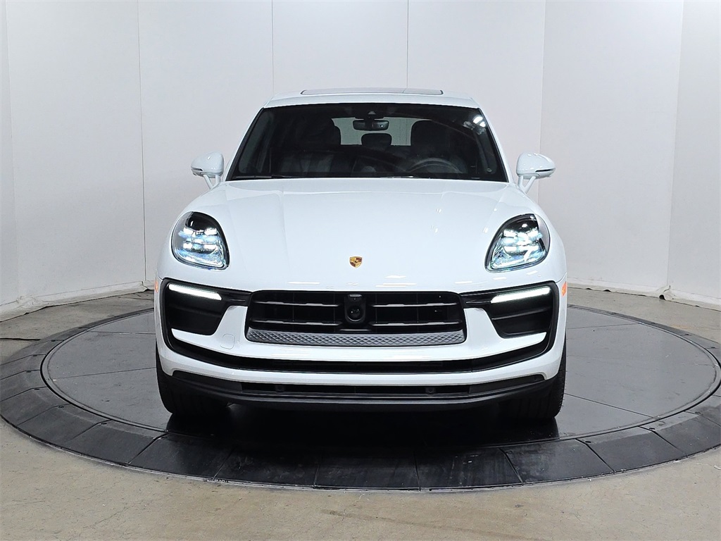 2026 Porsche Macan T photo 2