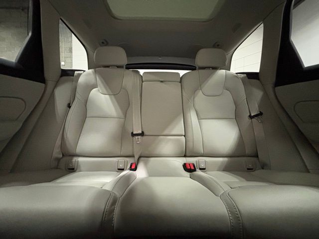 2023 Volvo XC60 Recharge Hybrid Ultimate photo 10