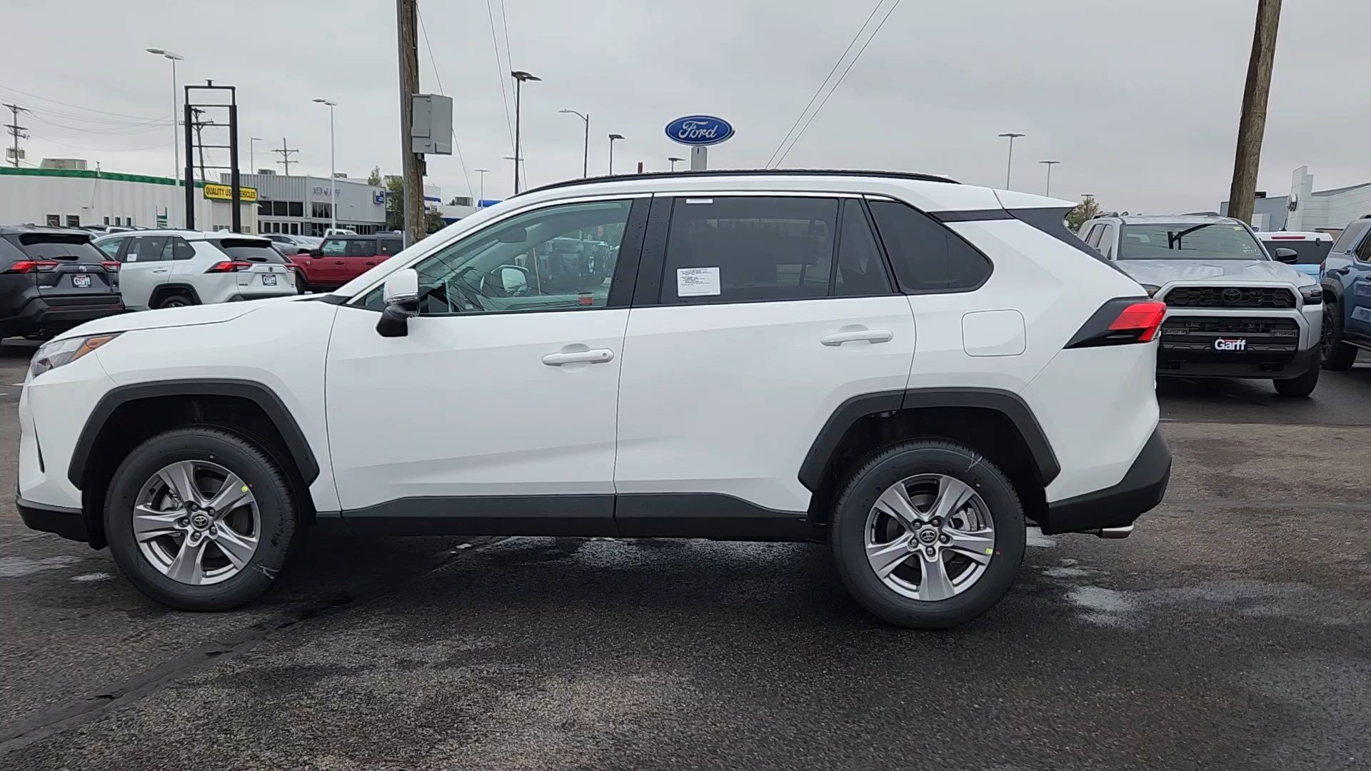 2025 Toyota RAV4 XLE photo 3