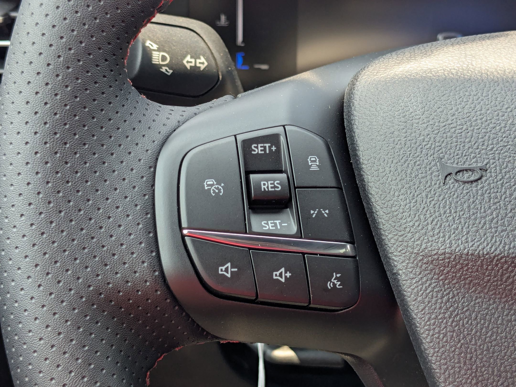 2025 Ford Escape ST-Line photo 16