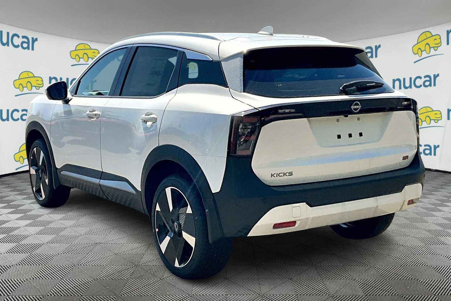 2025 Nissan Kicks SR photo 4
