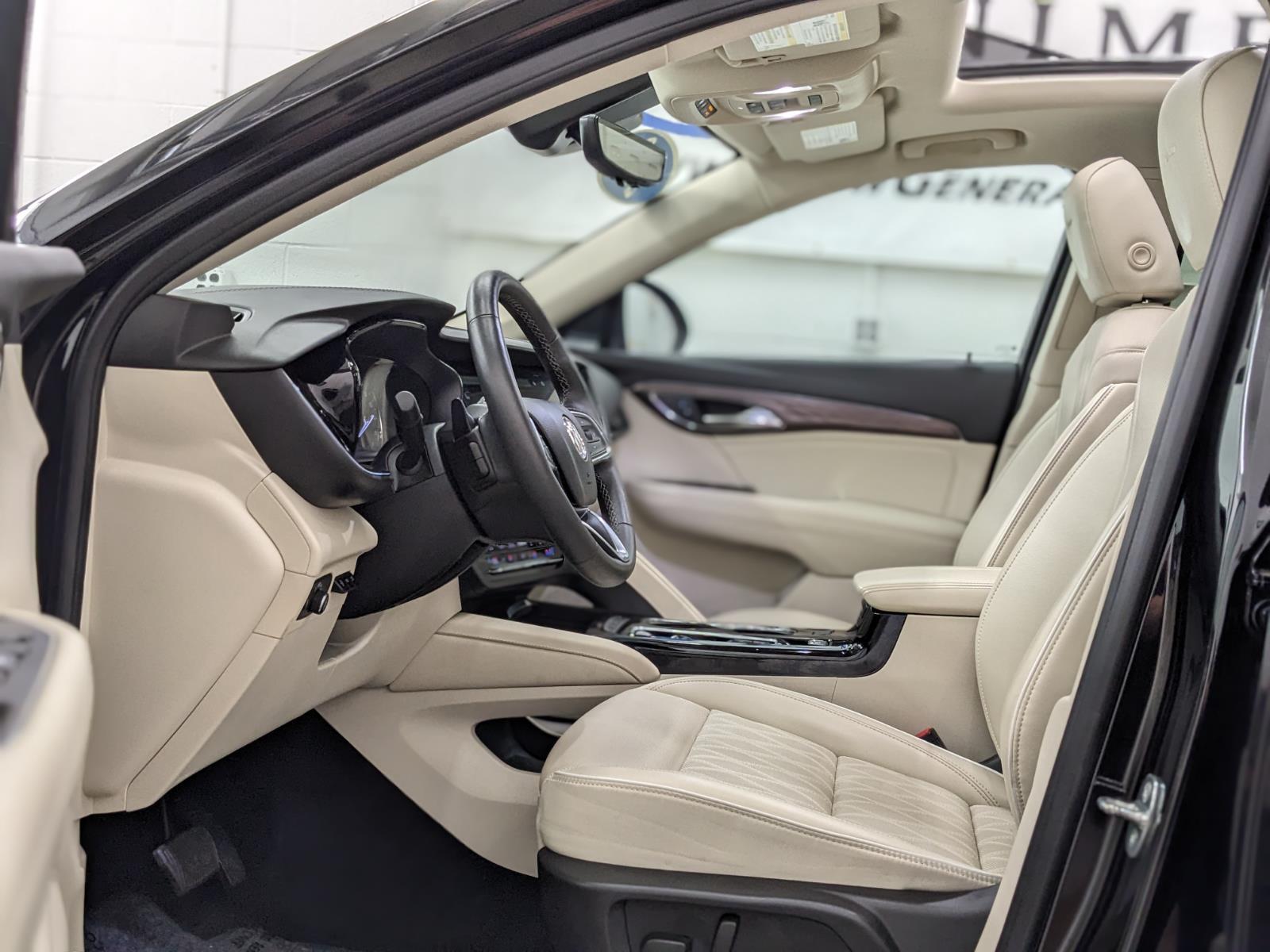 2023 Buick Envision Avenir photo 3