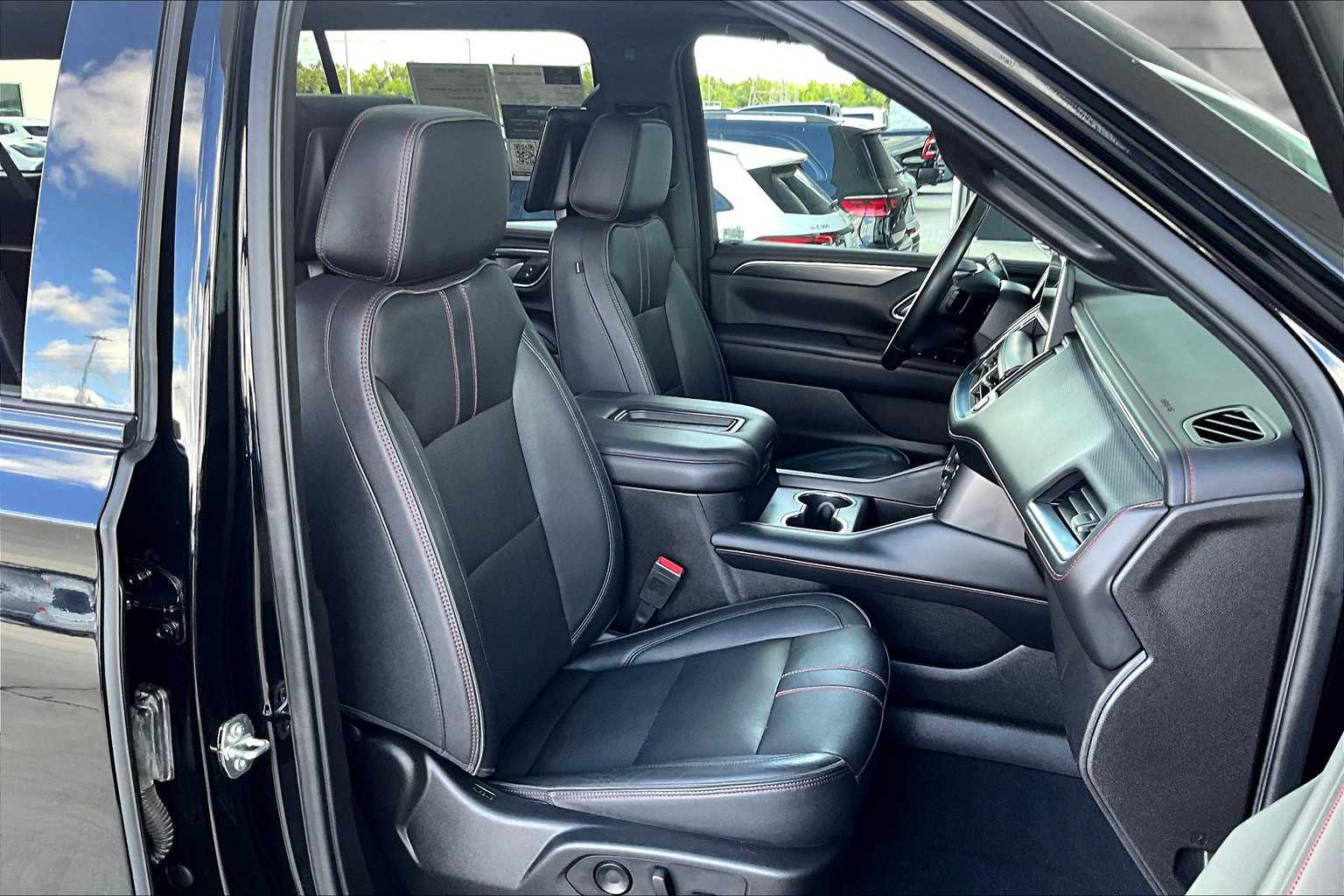2021 Chevrolet Suburban RST photo 8
