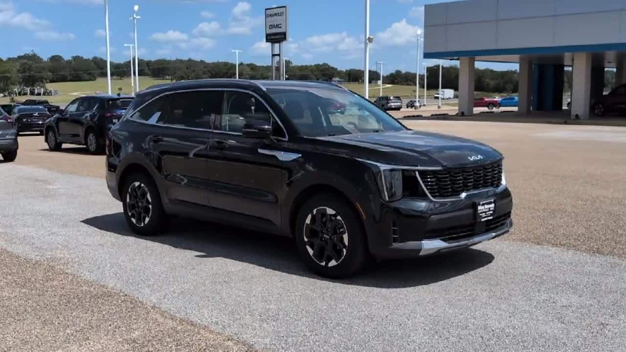 2024 Kia Sorento S photo 2