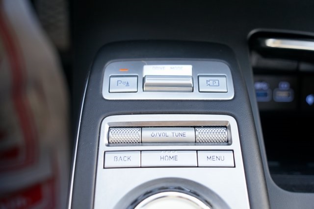 2024 GENESIS GV70 - Image 16