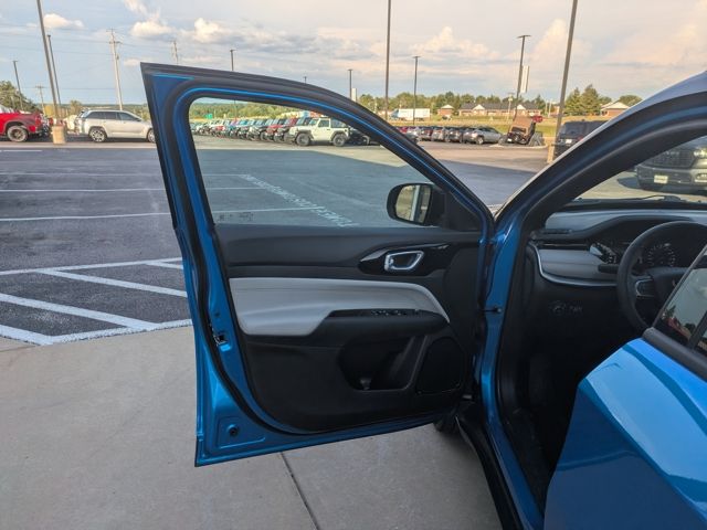 2024 Jeep Compass Limited photo 9