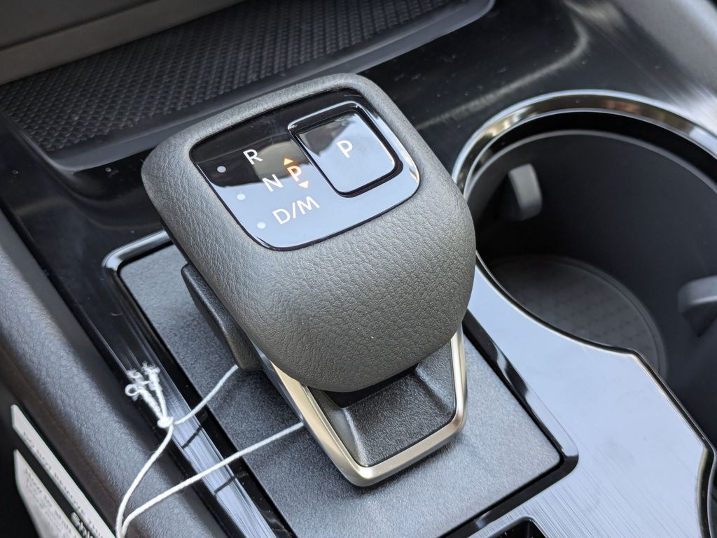 2026 Nissan Rogue SV photo 17
