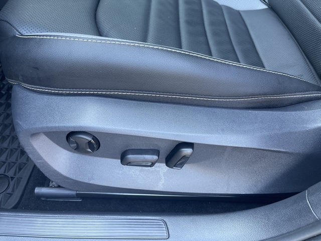 2022 Volkswagen Taos SEL photo 16