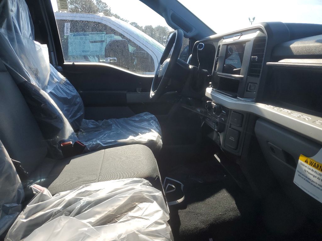 2025 Ford F-350 XLT photo 4