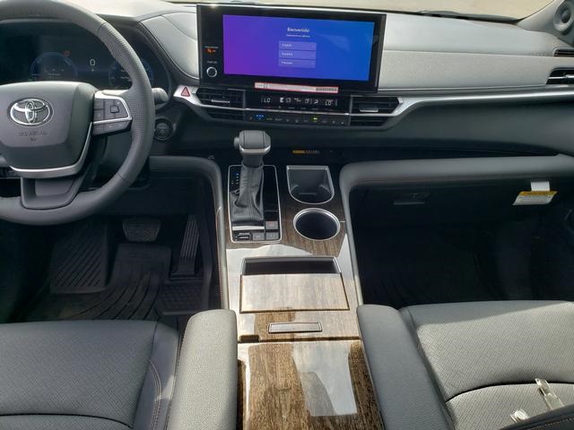 2025 Toyota Sienna Limited photo 15
