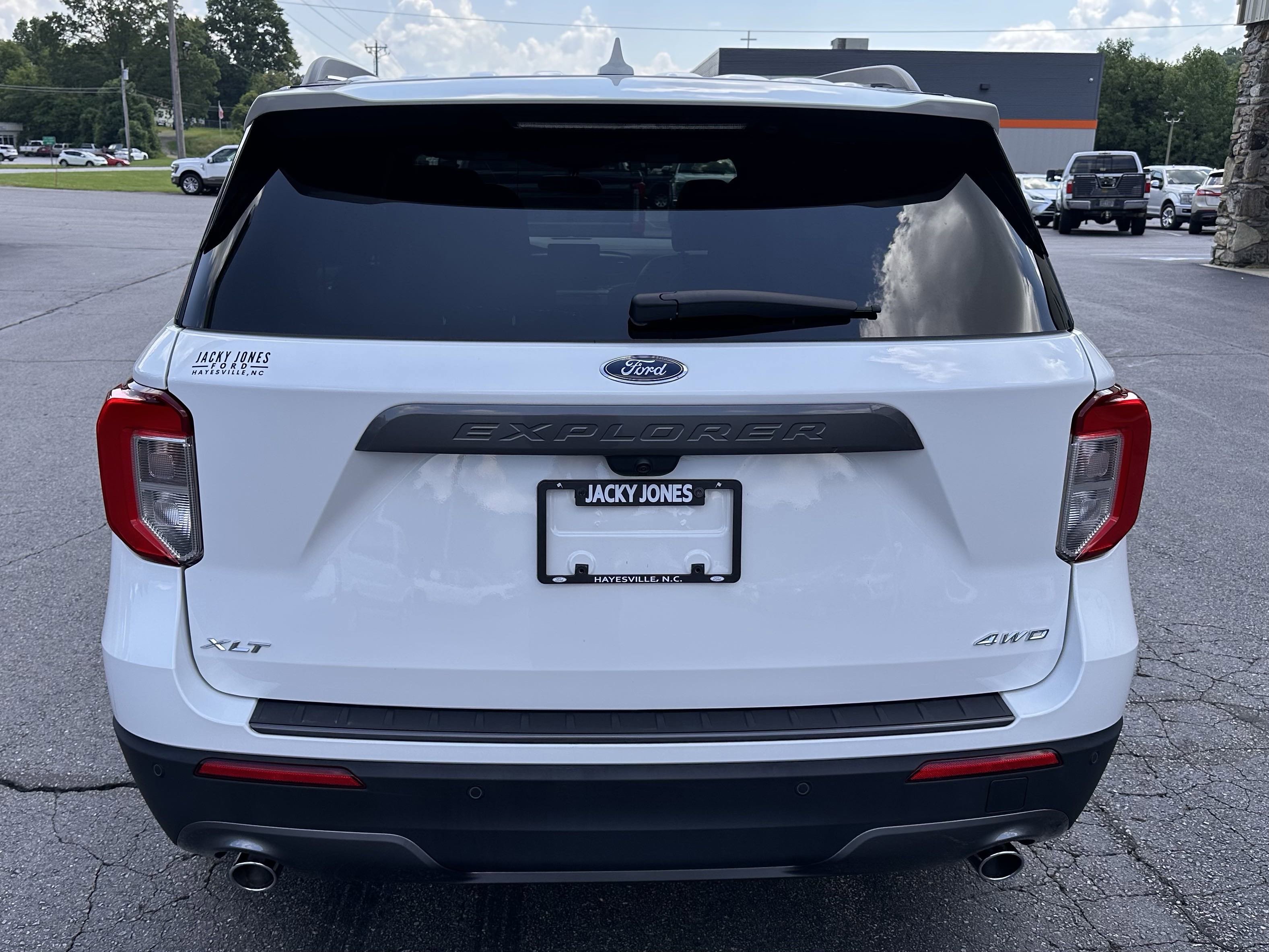 2023 Ford Explorer XLT photo 2