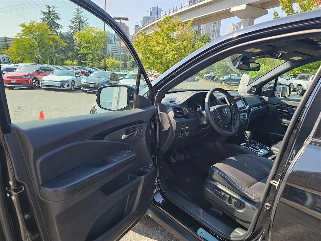 2017 Honda Ridgeline Black Edition photo 23