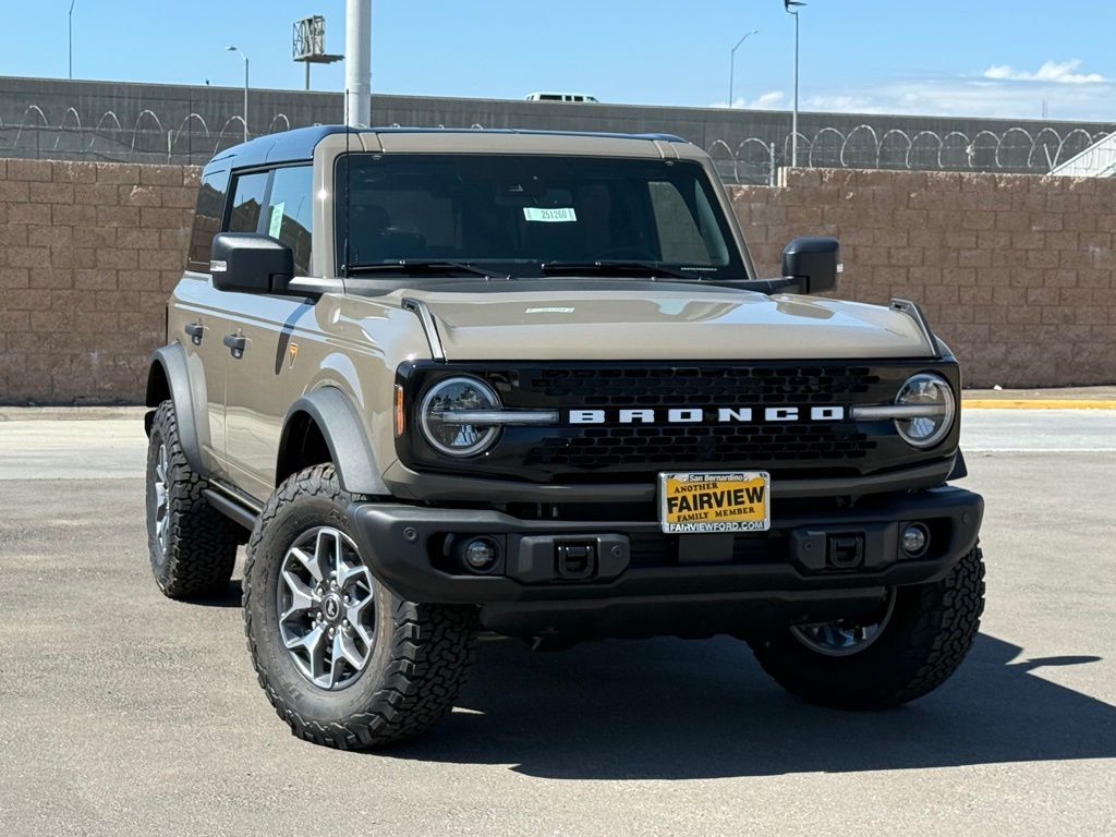 2025 Ford Bronco Badlands photo 2