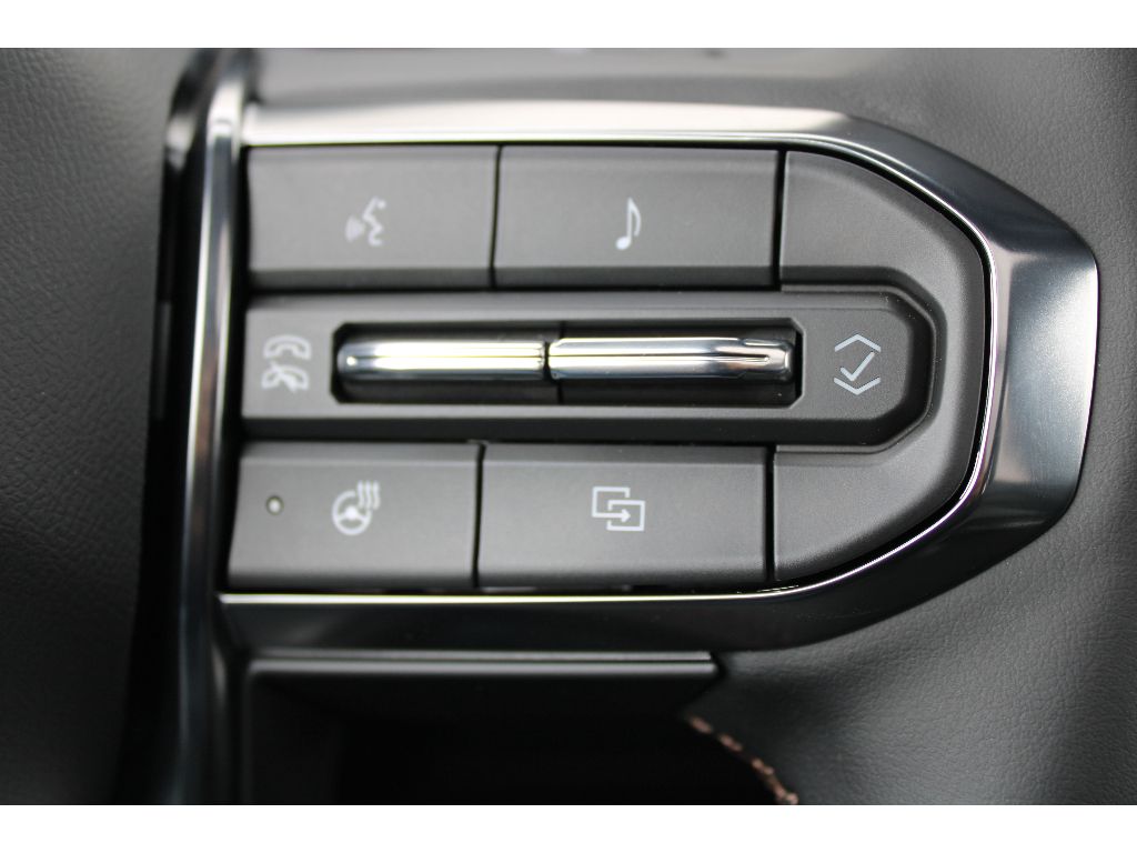 2025 Gmc Acadia AT4 photo 13