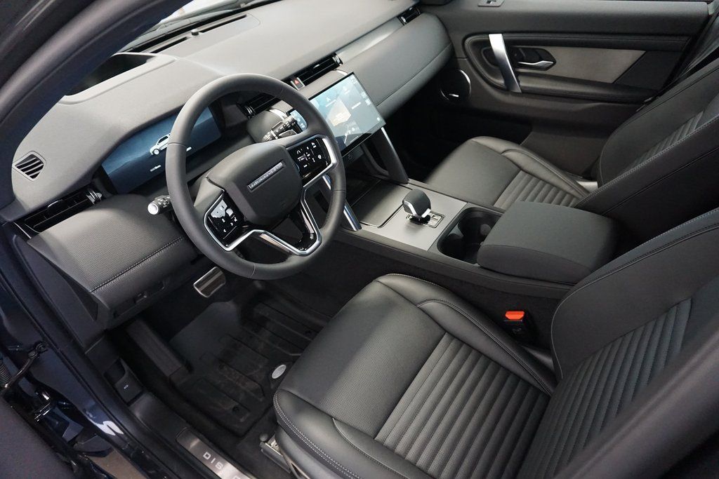 2025 Land Rover Discovery Sport SE photo 16