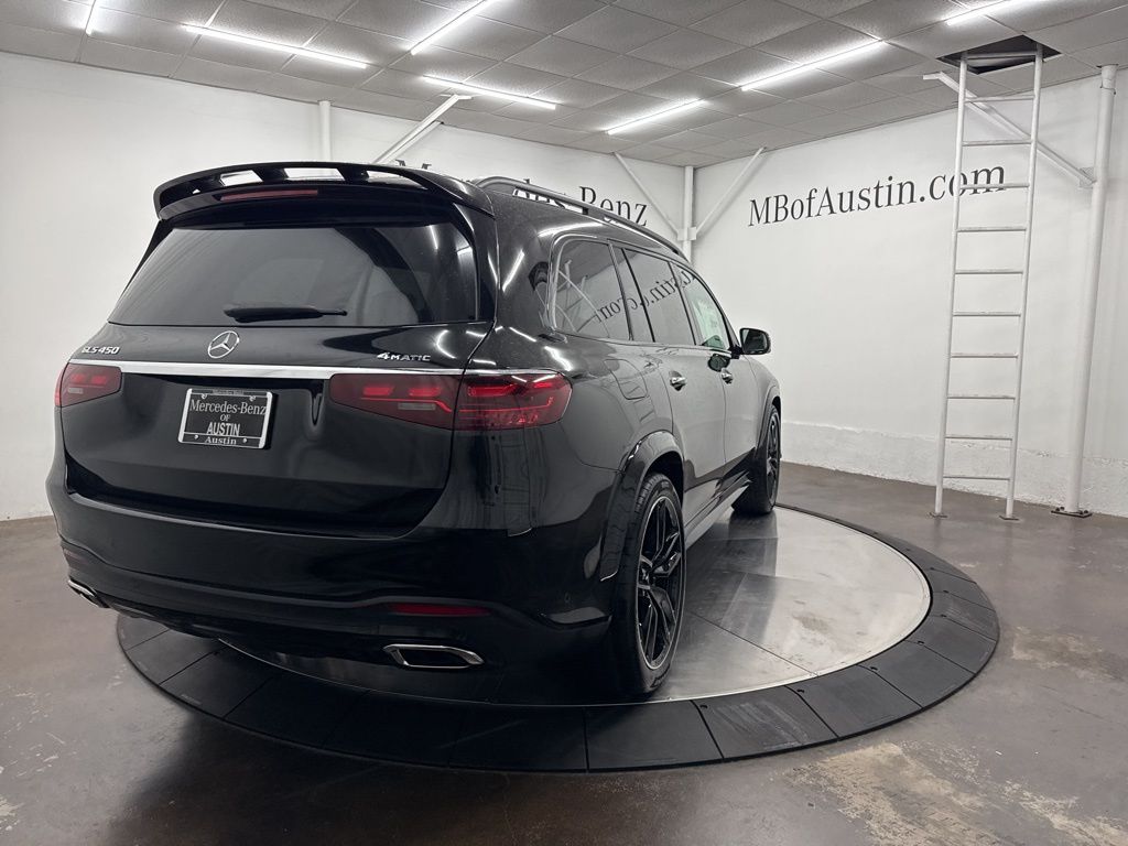 2026 Mercedes Benz GLS 450 4MATIC photo 4
