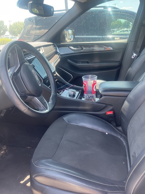 2022 Jeep Grand Cherokee Altitude photo 2