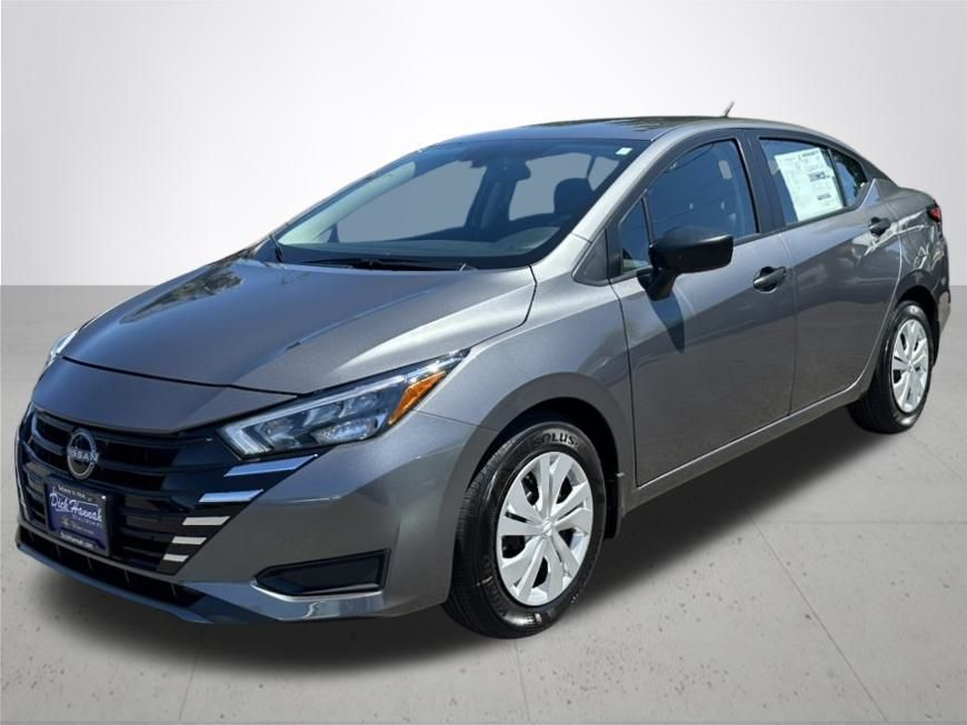 2025 Nissan Versa 1.6 S photo 2
