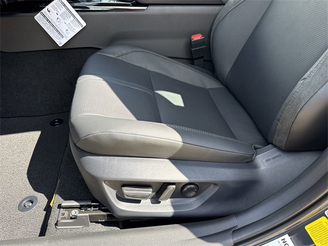 2025 Toyota Camry XLE photo 11