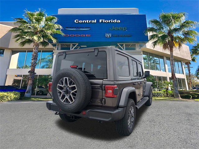 2025 Jeep Wrangler Sahara photo 4