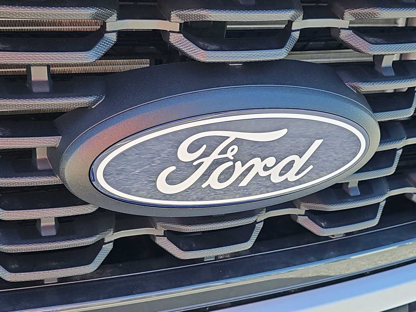 2025 Ford F-150 STX photo 4
