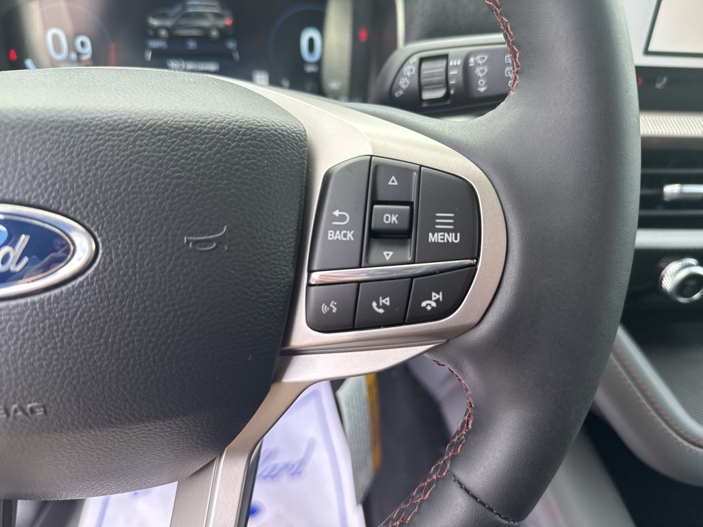 2025 Ford Explorer photo 31