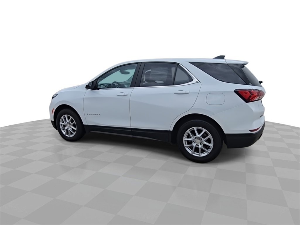 2023 Chevrolet Equinox LT photo 2