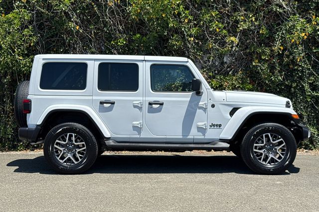 2025 Jeep Wrangler Sahara photo 3