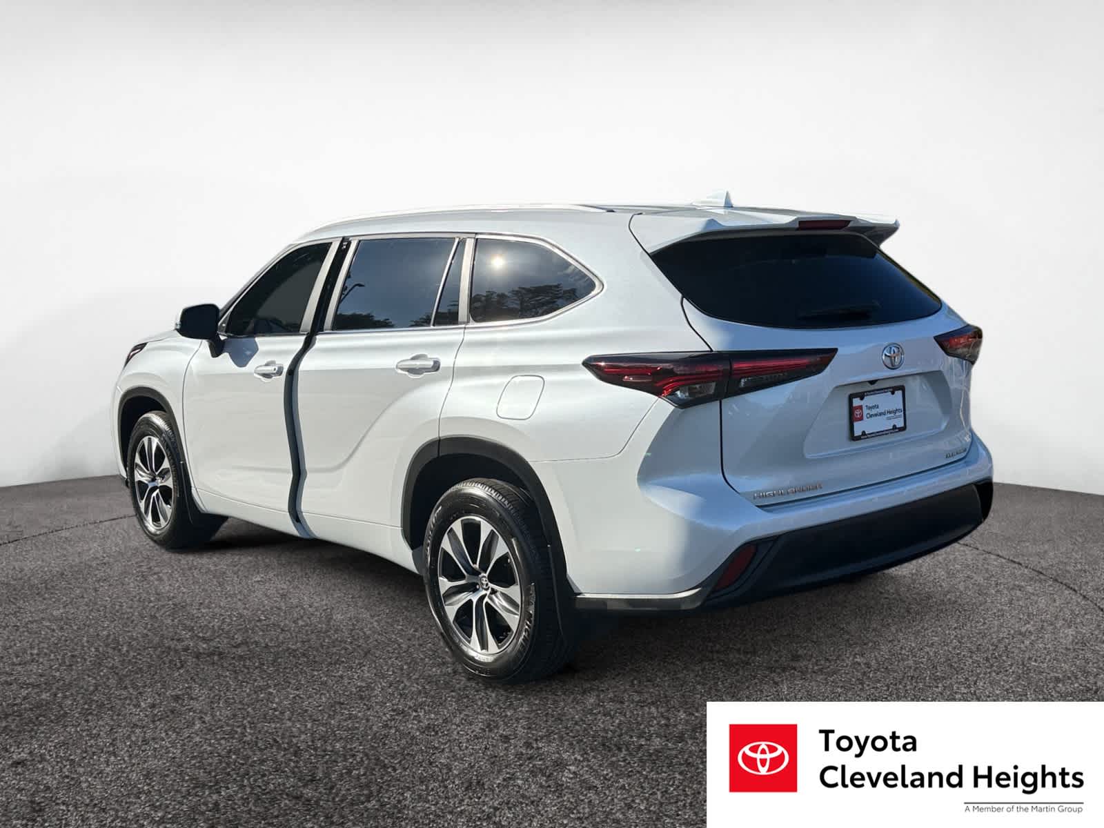 2025 Toyota Highlander XLE photo 3