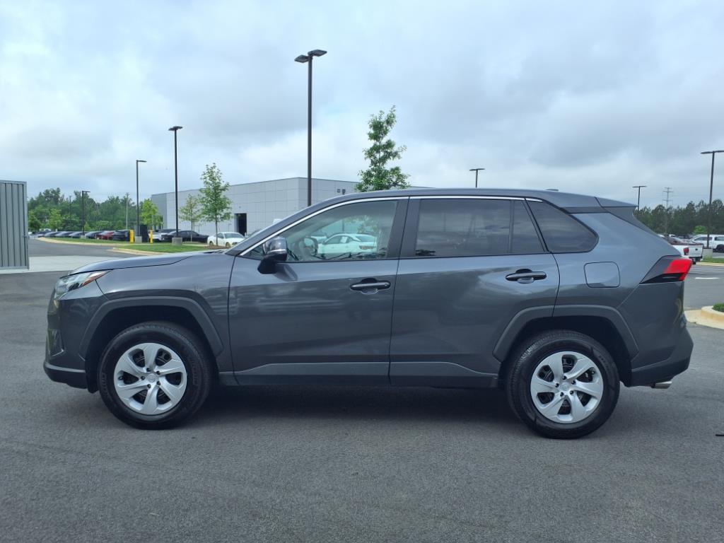 2024 Toyota RAV4 LE photo 8