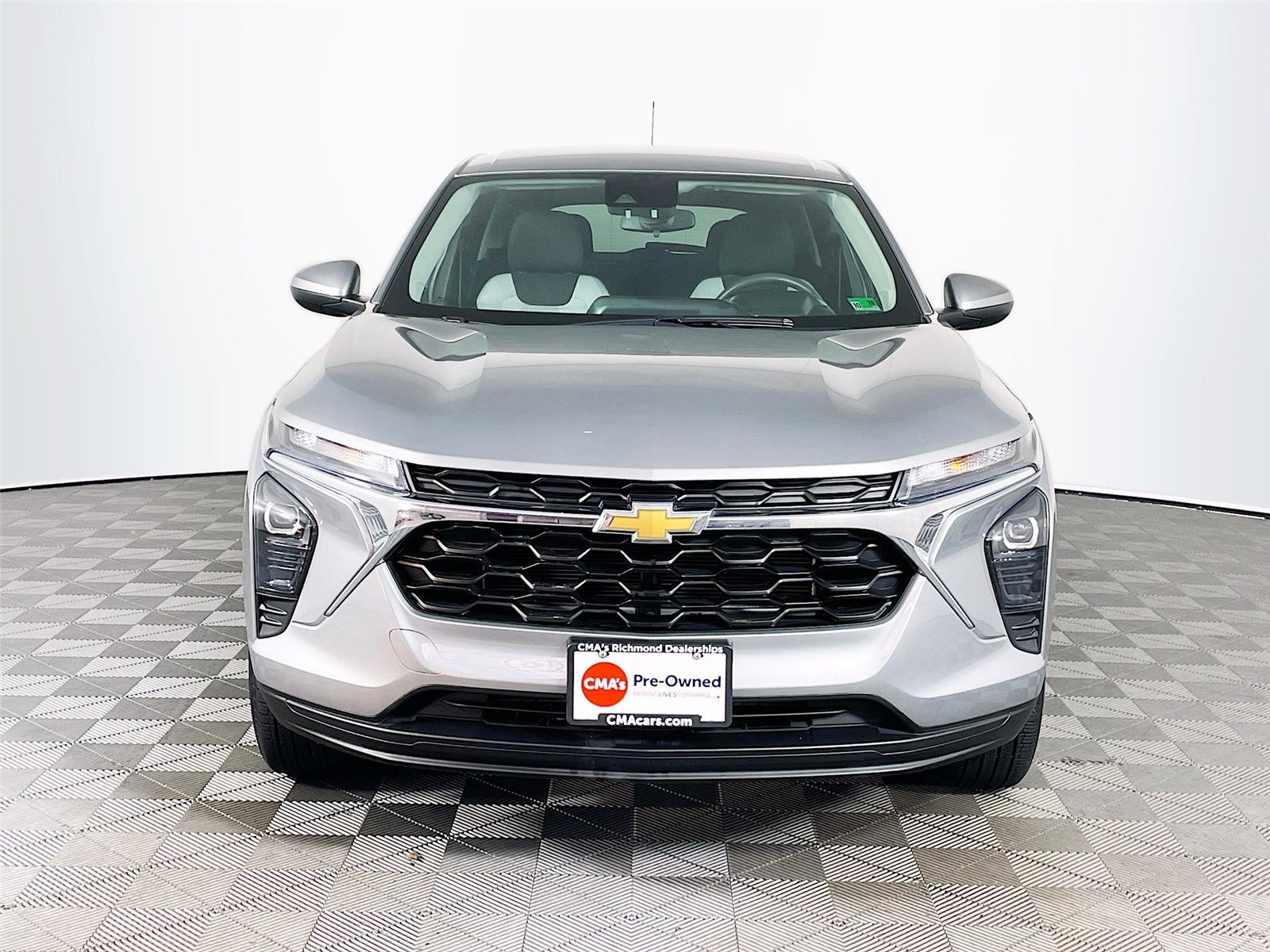 2024 Chevrolet Trax LS photo 2