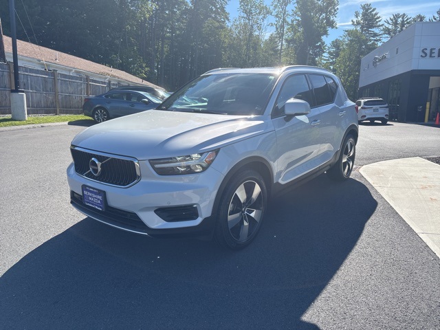 2020 Volvo XC40 Momentum photo 3
